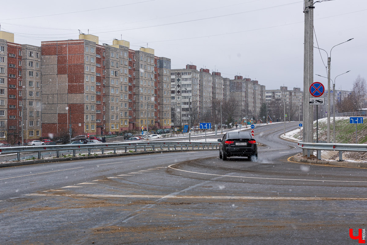 Проблема пробок на Нижней Дуброве решена? Надеемся, что хотя бы частично. Открыта новая развязка, соединяющая ул. Сперанского, Чапаева и Василисина. 