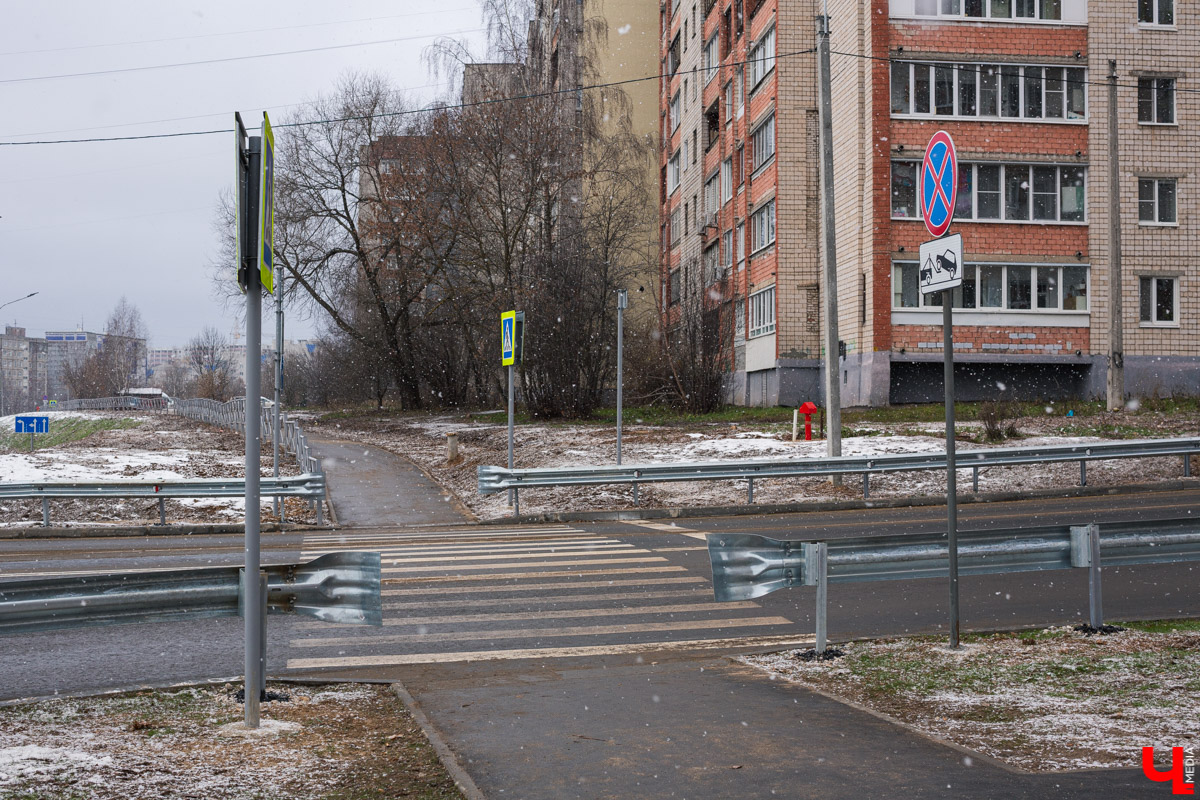 Проблема пробок на Нижней Дуброве решена? Надеемся, что хотя бы частично. Открыта новая развязка, соединяющая ул. Сперанского, Чапаева и Василисина. 