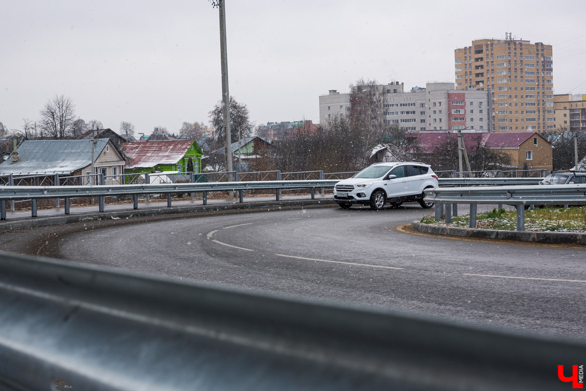 Проблема пробок на Нижней Дуброве решена? Надеемся, что хотя бы частично. Открыта новая развязка, соединяющая ул. Сперанского, Чапаева и Василисина. 