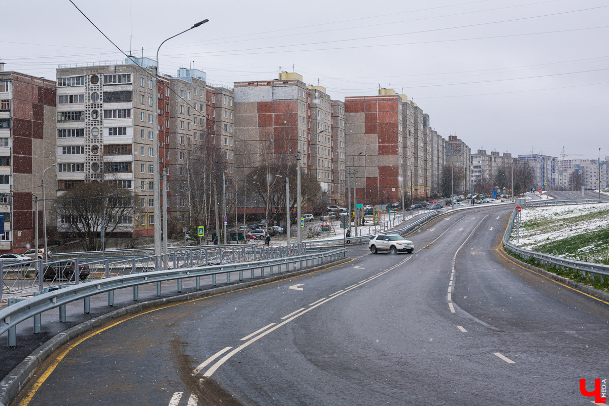 Проблема пробок на Нижней Дуброве решена? Надеемся, что хотя бы частично. Открыта новая развязка, соединяющая ул. Сперанского, Чапаева и Василисина. 
