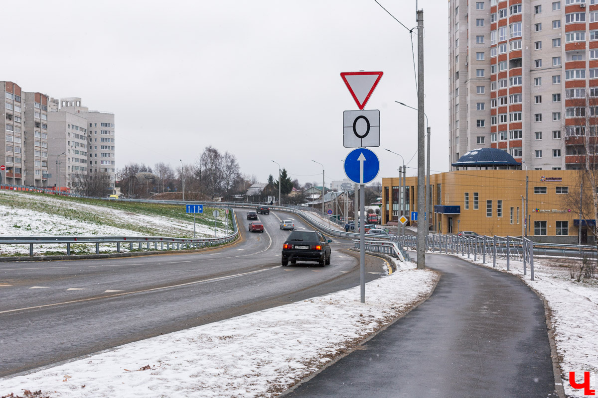 Проблема пробок на Нижней Дуброве решена? Надеемся, что хотя бы частично. Открыта новая развязка, соединяющая ул. Сперанского, Чапаева и Василисина. 