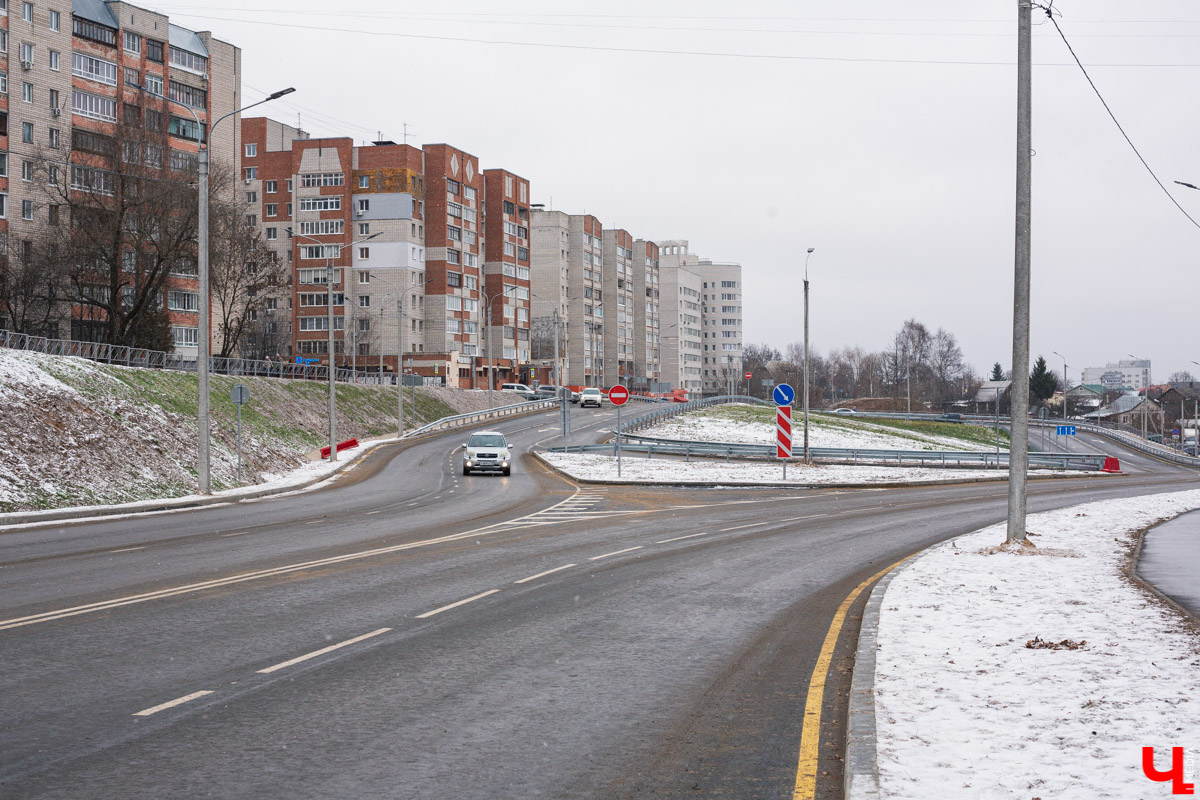 Проблема пробок на Нижней Дуброве решена? Надеемся, что хотя бы частично. Открыта новая развязка, соединяющая ул. Сперанского, Чапаева и Василисина. 