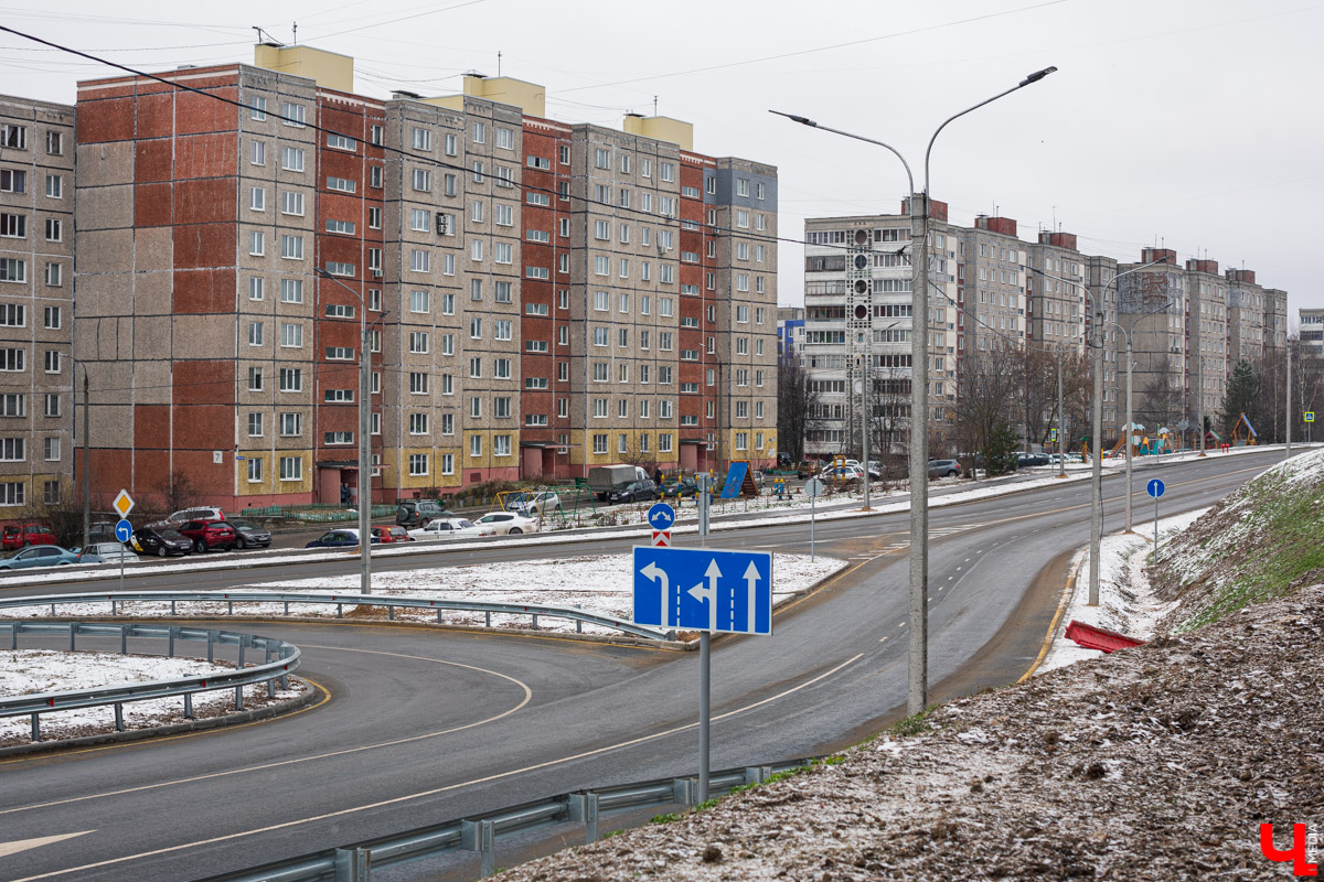 Проблема пробок на Нижней Дуброве решена? Надеемся, что хотя бы частично. Открыта новая развязка, соединяющая ул. Сперанского, Чапаева и Василисина. 