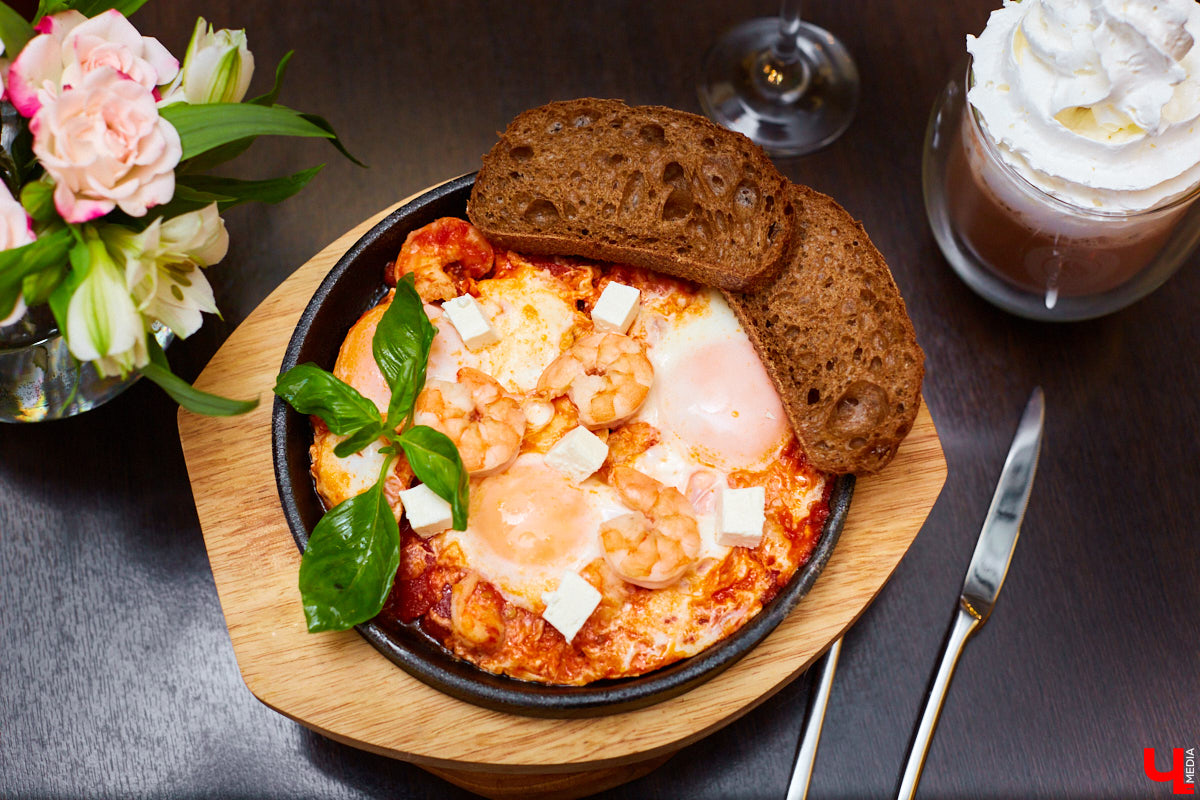 Залог энергичного дня — вкусный и сытный завтрак, который не только задает настроение, но и запускает верные процессы в организме. Если на самостоятельную готовку нет времени или хочется попробовать чего-нибудь новенького, то просыпаемся-улыбаемся и двигаемся в сторону венской кофейни: отменно поесть можно в «Coffeeshop Company».