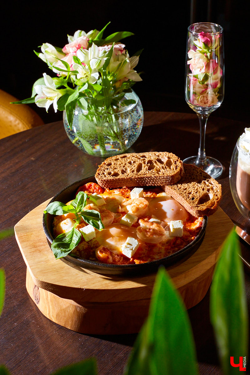 Залог энергичного дня — вкусный и сытный завтрак, который не только задает настроение, но и запускает верные процессы в организме. Если на самостоятельную готовку нет времени или хочется попробовать чего-нибудь новенького, то просыпаемся-улыбаемся и двигаемся в сторону венской кофейни: отменно поесть можно в «Coffeeshop Company».