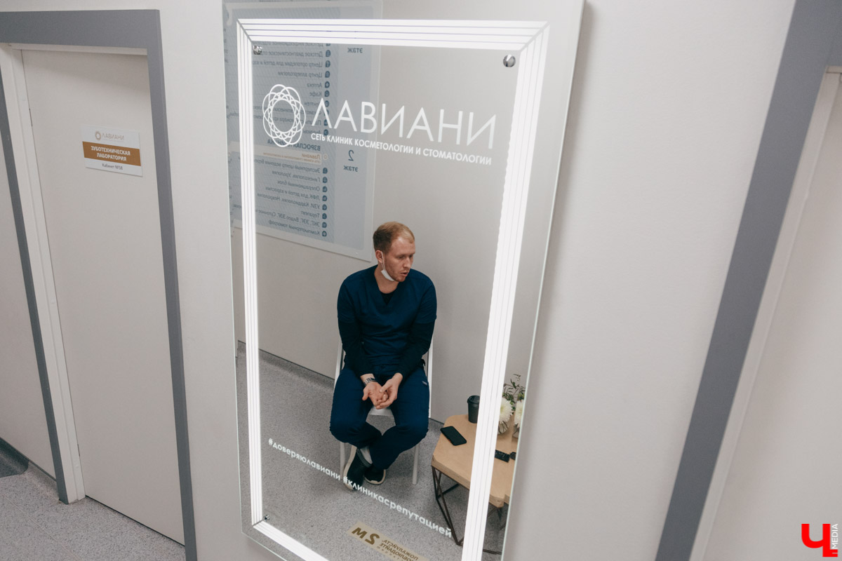 Начать новый год с новой белоснежной улыбкой — легко! Профессиональную помощь по обретению и восстановлению зубного ряда оказывают в «Лавиани». С «Ключ-Медиа» экспертным мнением на этот счет поделились врачи клиники — стоматолог-ортопед Никита Кадыков и хирург-имплантолог Алексей Комаров.