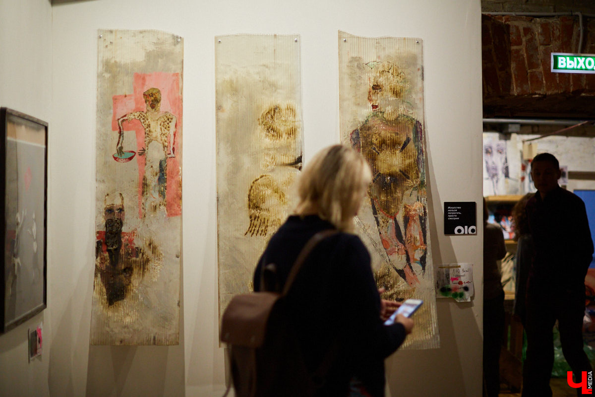 Вчера в Центре современной культуры открылась главная выставка этого года: «Banksy и уличное искусство». Ее хедлайнером стали работы неуловимого британского стрит-арт художника Бэнкси. «Ключ-Медиа» побывал на событии и с радостью делится фоторепортажем.