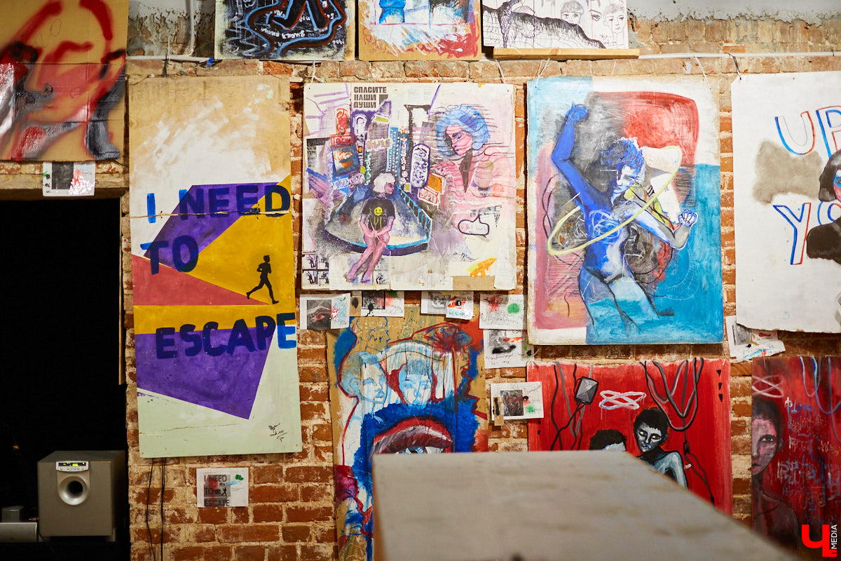 Вчера в Центре современной культуры открылась главная выставка этого года: «Banksy и уличное искусство». Ее хедлайнером стали работы неуловимого британского стрит-арт художника Бэнкси. «Ключ-Медиа» побывал на событии и с радостью делится фоторепортажем.