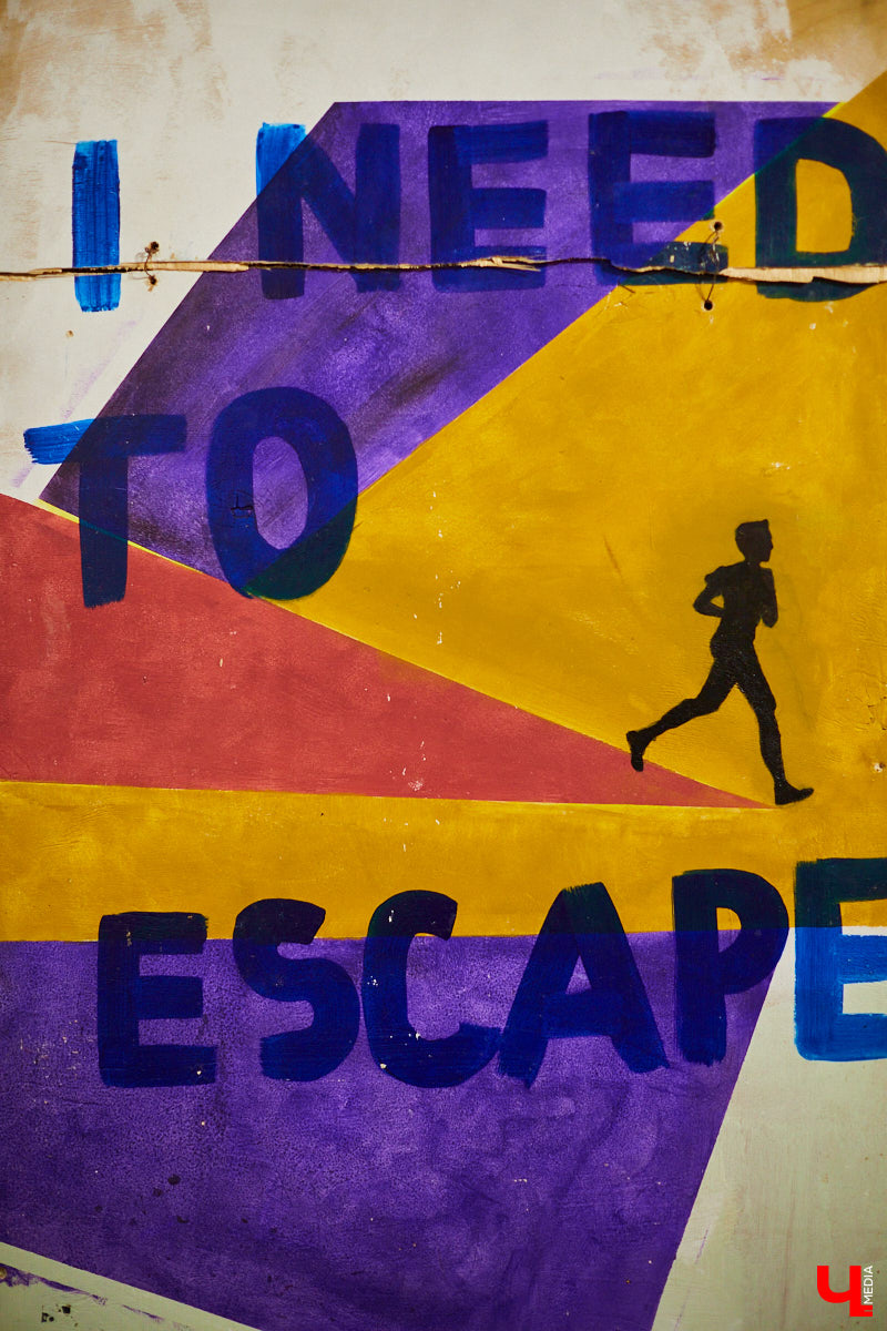 Вчера в Центре современной культуры открылась главная выставка этого года: «Banksy и уличное искусство». Ее хедлайнером стали работы неуловимого британского стрит-арт художника Бэнкси. «Ключ-Медиа» побывал на событии и с радостью делится фоторепортажем.