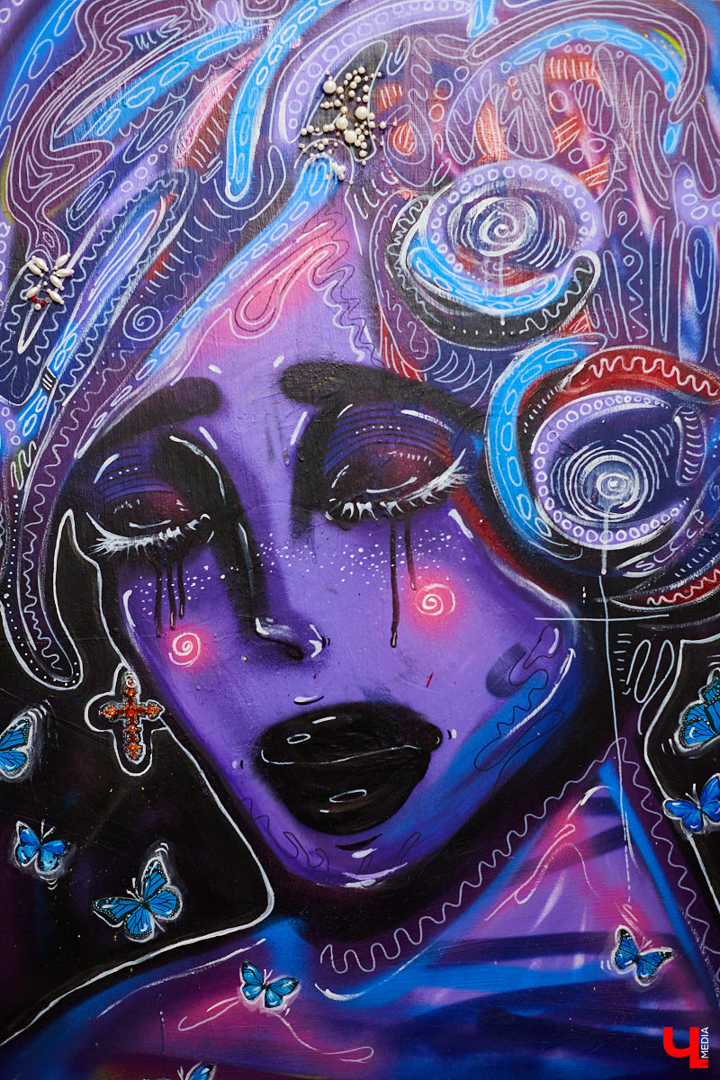 Вчера в Центре современной культуры открылась главная выставка этого года: «Banksy и уличное искусство». Ее хедлайнером стали работы неуловимого британского стрит-арт художника Бэнкси. «Ключ-Медиа» побывал на событии и с радостью делится фоторепортажем.