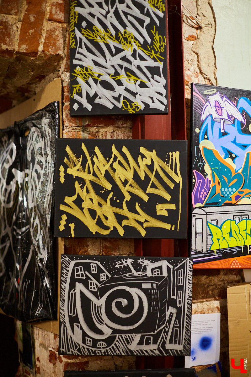 Вчера в Центре современной культуры открылась главная выставка этого года: «Banksy и уличное искусство». Ее хедлайнером стали работы неуловимого британского стрит-арт художника Бэнкси. «Ключ-Медиа» побывал на событии и с радостью делится фоторепортажем.