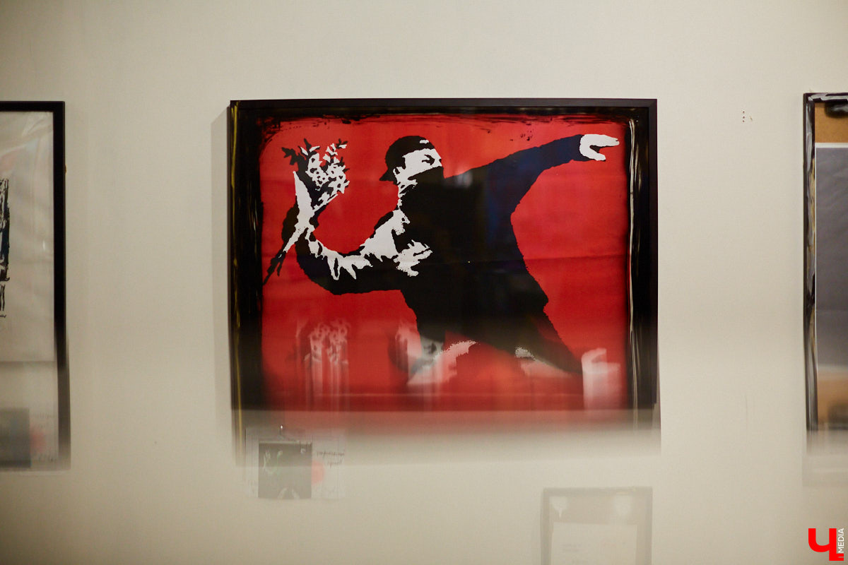 Вчера в Центре современной культуры открылась главная выставка этого года: «Banksy и уличное искусство». Ее хедлайнером стали работы неуловимого британского стрит-арт художника Бэнкси. «Ключ-Медиа» побывал на событии и с радостью делится фоторепортажем.