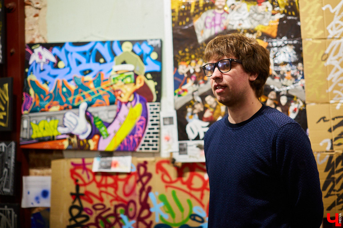 Вчера в Центре современной культуры открылась главная выставка этого года: «Banksy и уличное искусство». Ее хедлайнером стали работы неуловимого британского стрит-арт художника Бэнкси. «Ключ-Медиа» побывал на событии и с радостью делится фоторепортажем.