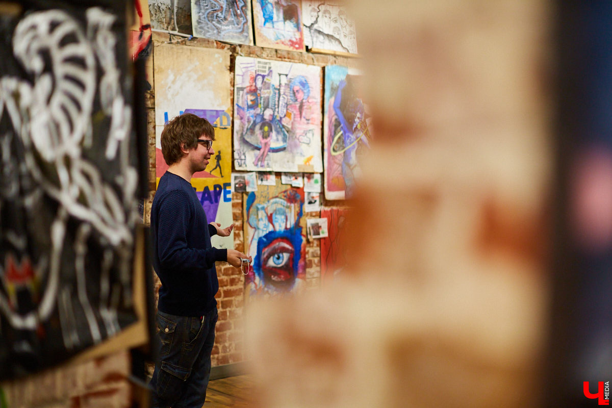 Вчера в Центре современной культуры открылась главная выставка этого года: «Banksy и уличное искусство». Ее хедлайнером стали работы неуловимого британского стрит-арт художника Бэнкси. «Ключ-Медиа» побывал на событии и с радостью делится фоторепортажем.