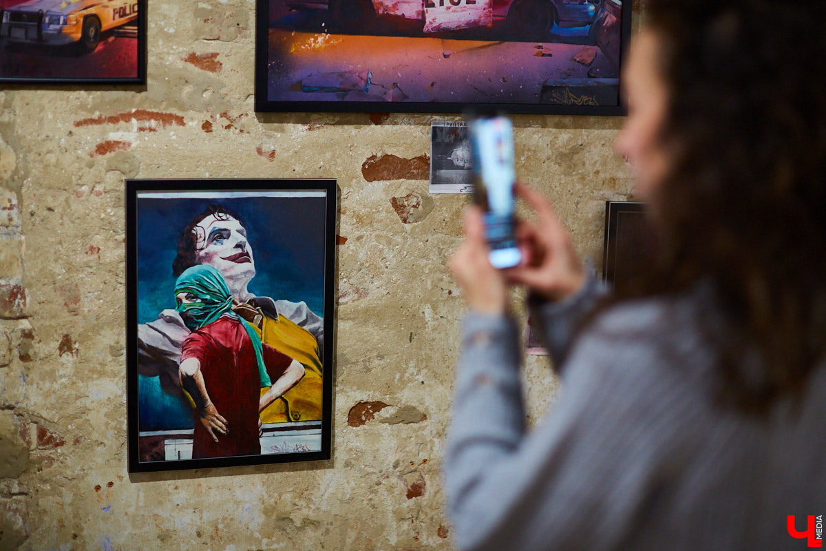 Вчера в Центре современной культуры открылась главная выставка этого года: «Banksy и уличное искусство». Ее хедлайнером стали работы неуловимого британского стрит-арт художника Бэнкси. «Ключ-Медиа» побывал на событии и с радостью делится фоторепортажем.