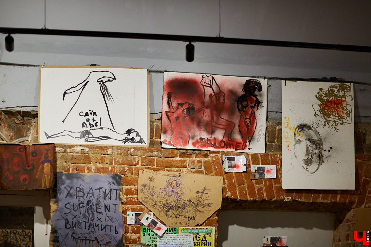 Вчера в Центре современной культуры открылась главная выставка этого года: «Banksy и уличное искусство». Ее хедлайнером стали работы неуловимого британского стрит-арт художника Бэнкси. «Ключ-Медиа» побывал на событии и с радостью делится фоторепортажем.