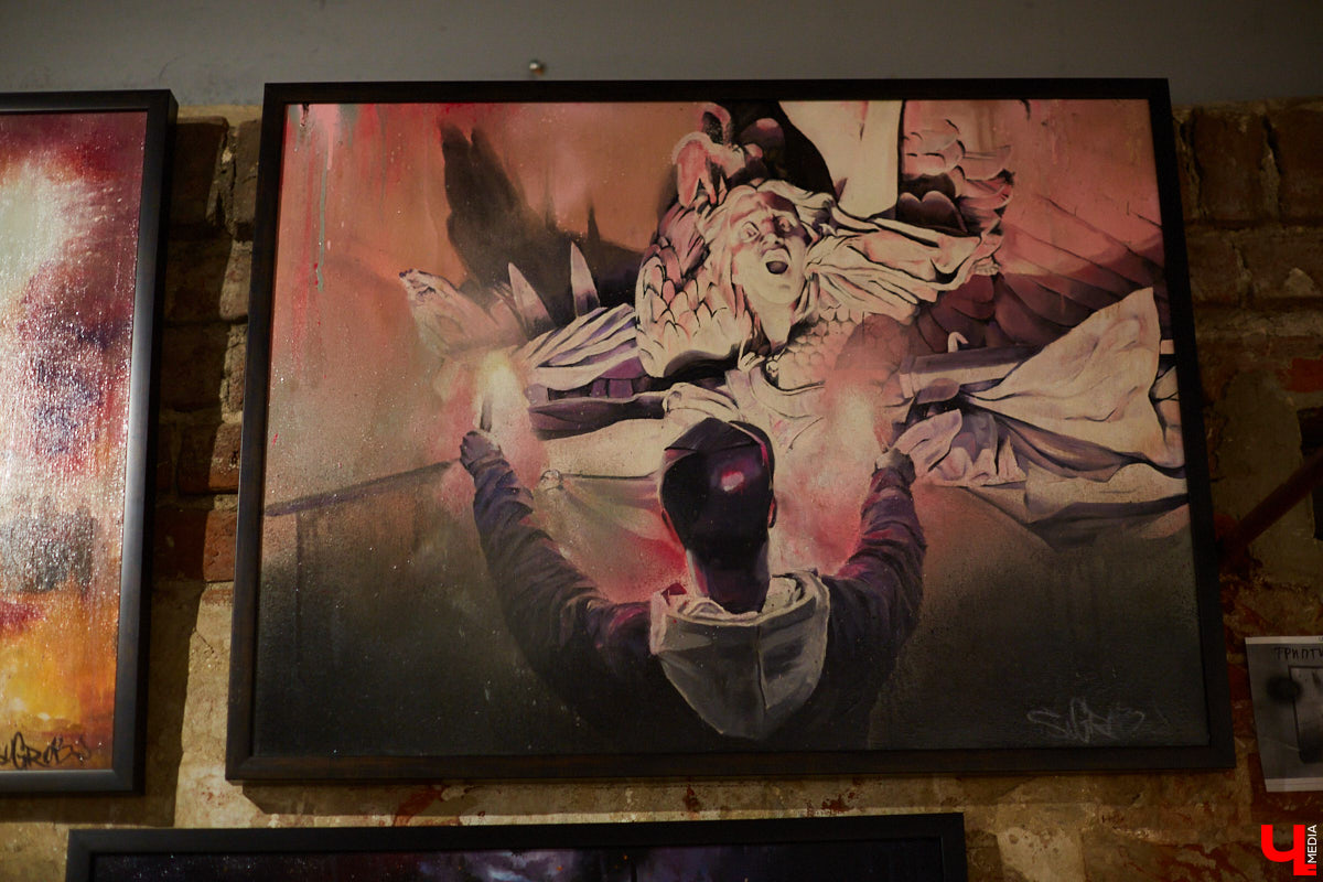 Вчера в Центре современной культуры открылась главная выставка этого года: «Banksy и уличное искусство». Ее хедлайнером стали работы неуловимого британского стрит-арт художника Бэнкси. «Ключ-Медиа» побывал на событии и с радостью делится фоторепортажем.