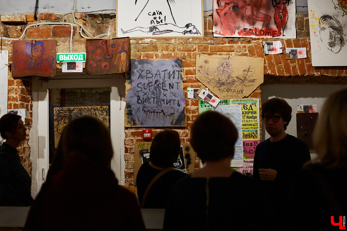 Вчера в Центре современной культуры открылась главная выставка этого года: «Banksy и уличное искусство». Ее хедлайнером стали работы неуловимого британского стрит-арт художника Бэнкси. «Ключ-Медиа» побывал на событии и с радостью делится фоторепортажем.