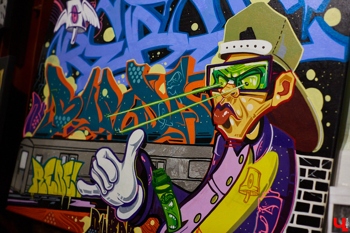 Вчера в Центре современной культуры открылась главная выставка этого года: «Banksy и уличное искусство». Ее хедлайнером стали работы неуловимого британского стрит-арт художника Бэнкси. «Ключ-Медиа» побывал на событии и с радостью делится фоторепортажем.