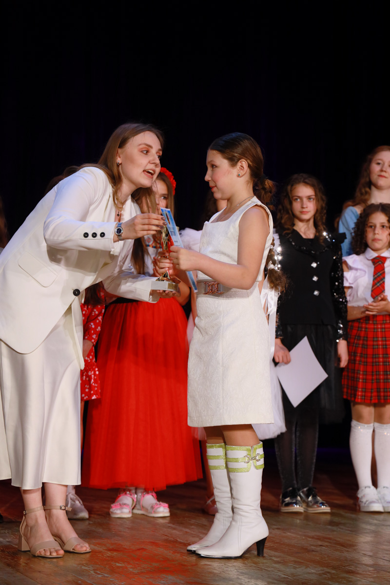 Анастасии Антиповой двадцать шесть лет, и к нынешнему моменту она превратила хобби в дело всей жизни. Востребованный преподаватель, успешный предприниматель… Мало кто знает, что все эти достижения могли «обнулиться» кризисом, если бы Настя не запустила шоу «Анатомия артиста» в своем Instagram.