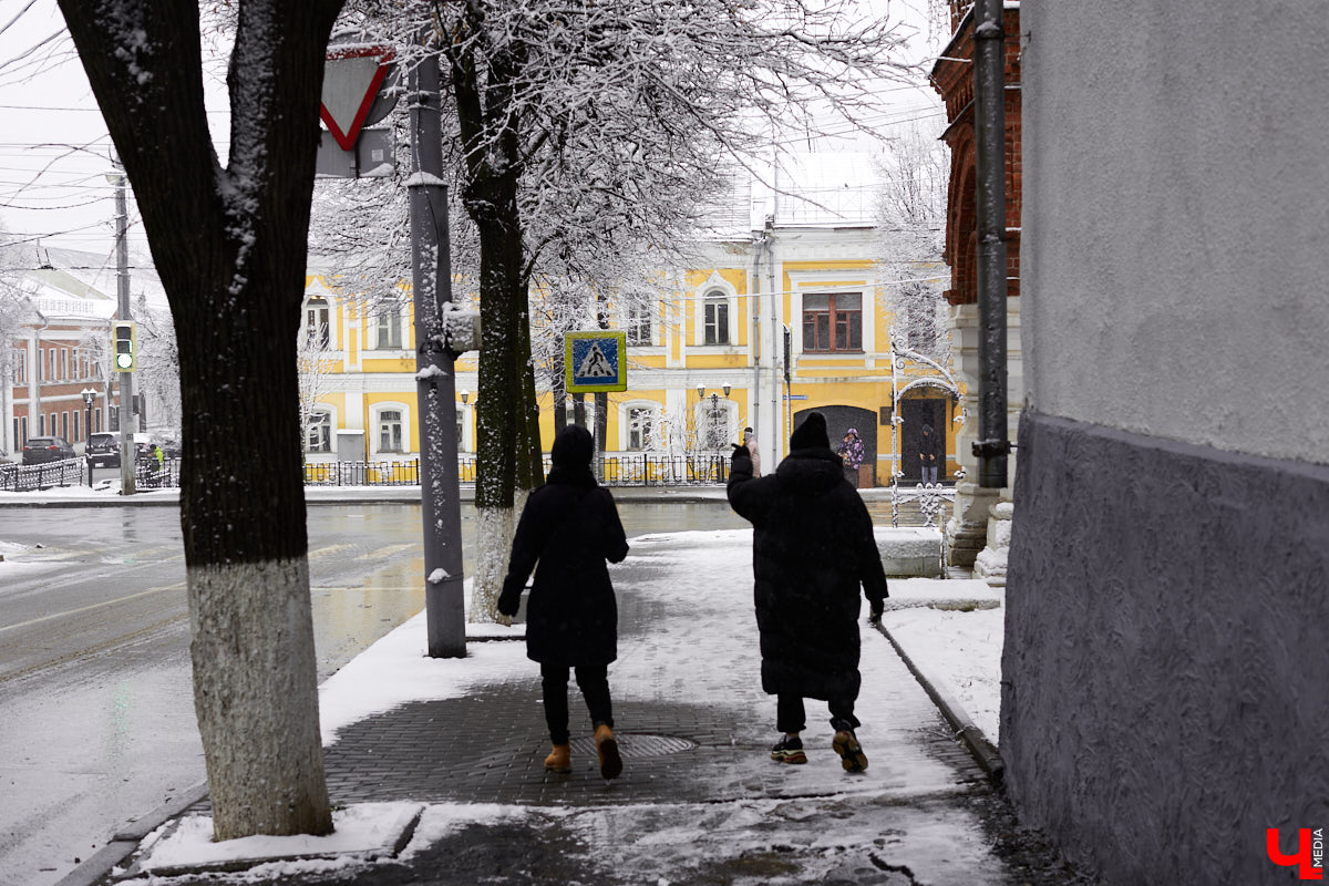 Если прогуливаться по центру Владимира, то на старых зданиях можно увидеть таблички с упоминаниями: «Дом купца Философова». Так кем же были эти губернские дельцы, коих, оказывается, целая чета, и как они повлияли на историю нашего города? По местам Философовых экскурсию провела Татьяна Быкова.
