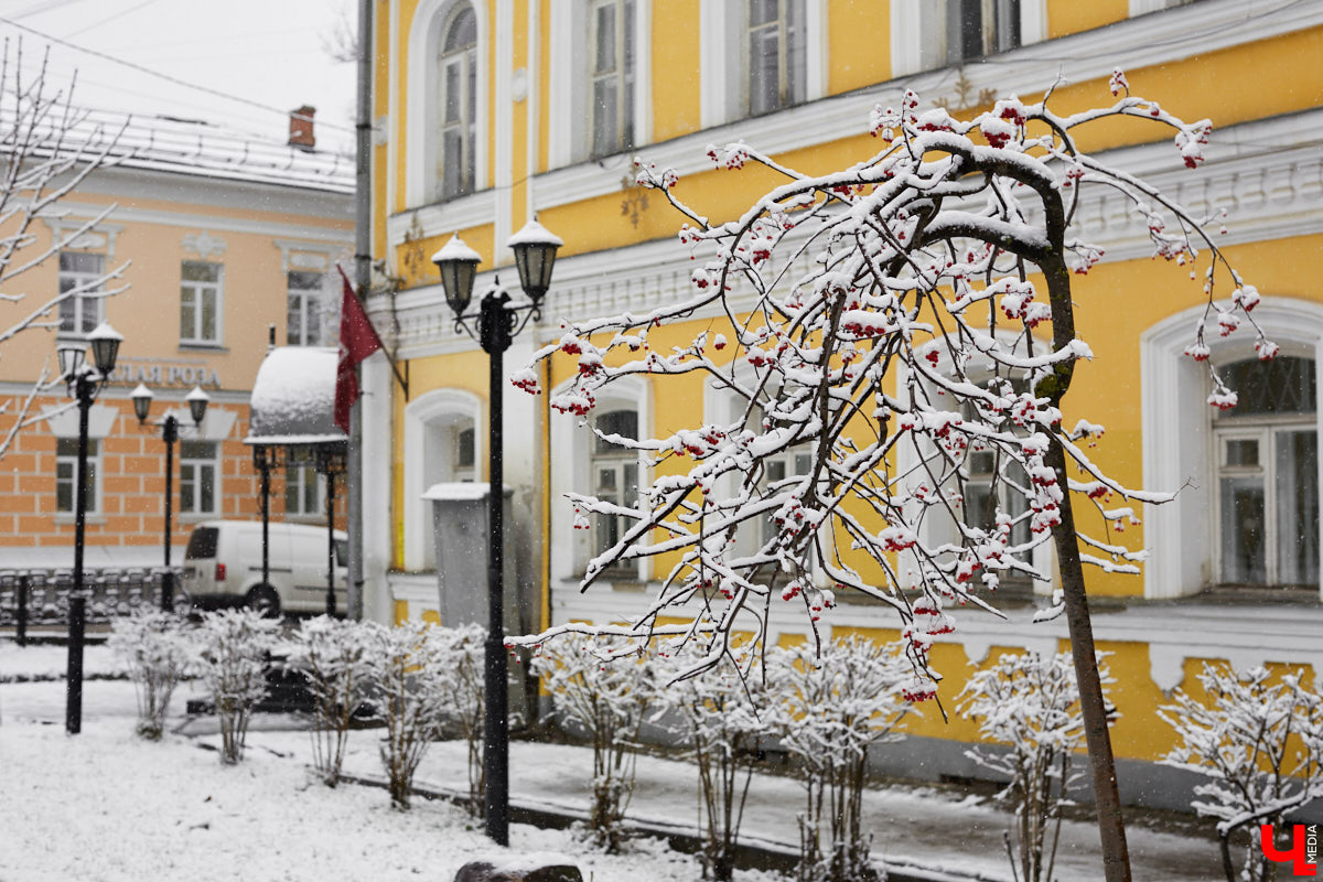 Если прогуливаться по центру Владимира, то на старых зданиях можно увидеть таблички с упоминаниями: «Дом купца Философова». Так кем же были эти губернские дельцы, коих, оказывается, целая чета, и как они повлияли на историю нашего города? По местам Философовых экскурсию провела Татьяна Быкова.