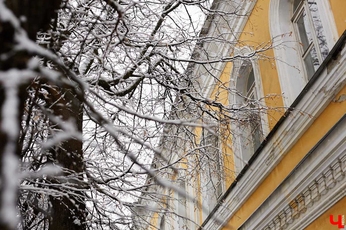 Если прогуливаться по центру Владимира, то на старых зданиях можно увидеть таблички с упоминаниями: «Дом купца Философова». Так кем же были эти губернские дельцы, коих, оказывается, целая чета, и как они повлияли на историю нашего города? По местам Философовых экскурсию провела Татьяна Быкова.
