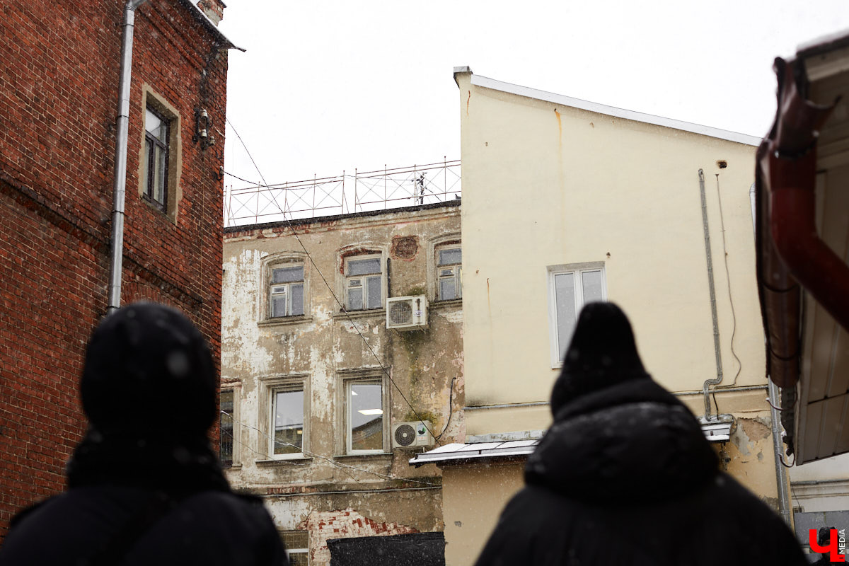 Если прогуливаться по центру Владимира, то на старых зданиях можно увидеть таблички с упоминаниями: «Дом купца Философова». Так кем же были эти губернские дельцы, коих, оказывается, целая чета, и как они повлияли на историю нашего города? По местам Философовых экскурсию провела Татьяна Быкова.