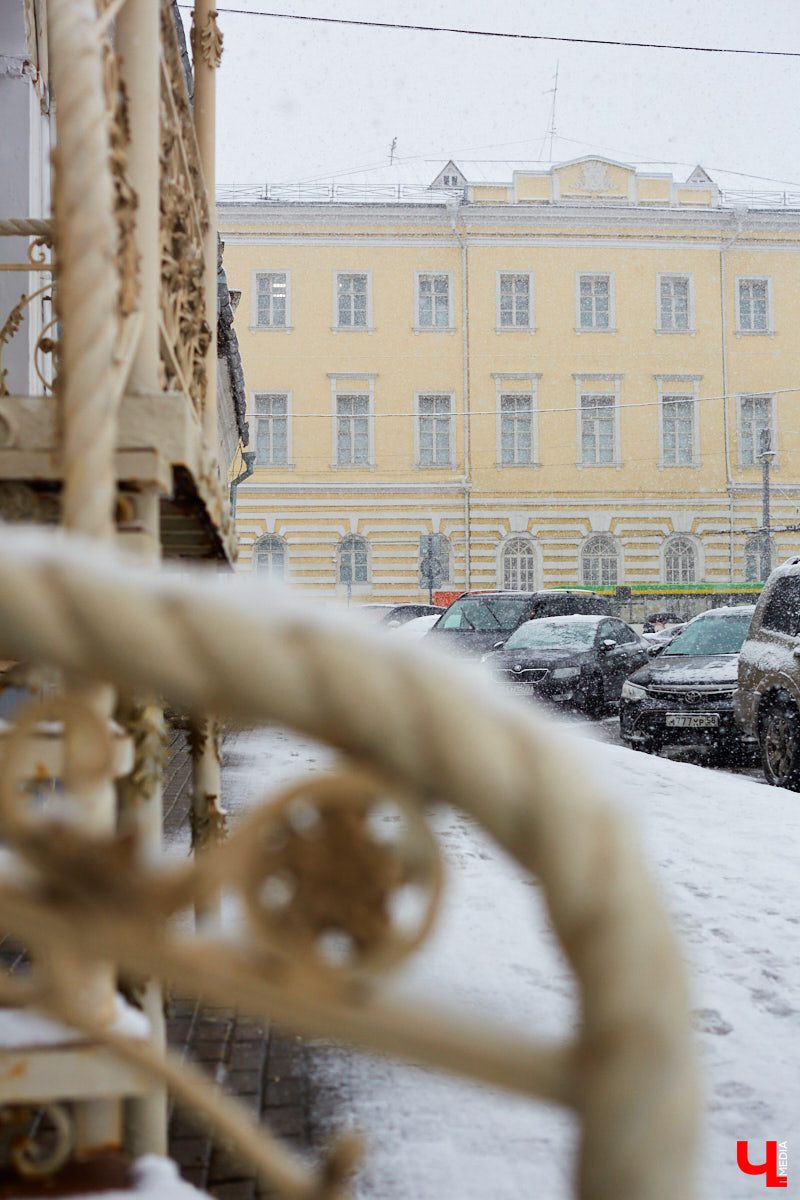 Если прогуливаться по центру Владимира, то на старых зданиях можно увидеть таблички с упоминаниями: «Дом купца Философова». Так кем же были эти губернские дельцы, коих, оказывается, целая чета, и как они повлияли на историю нашего города? По местам Философовых экскурсию провела Татьяна Быкова.