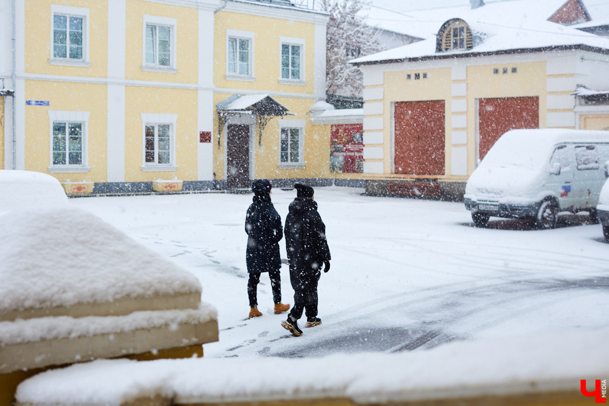 Если прогуливаться по центру Владимира, то на старых зданиях можно увидеть таблички с упоминаниями: «Дом купца Философова». Так кем же были эти губернские дельцы, коих, оказывается, целая чета, и как они повлияли на историю нашего города? По местам Философовых экскурсию провела Татьяна Быкова.
