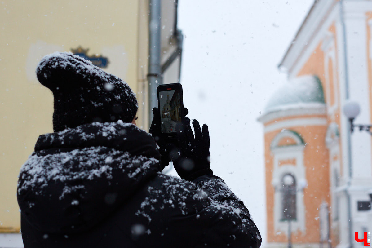 Если прогуливаться по центру Владимира, то на старых зданиях можно увидеть таблички с упоминаниями: «Дом купца Философова». Так кем же были эти губернские дельцы, коих, оказывается, целая чета, и как они повлияли на историю нашего города? По местам Философовых экскурсию провела Татьяна Быкова.