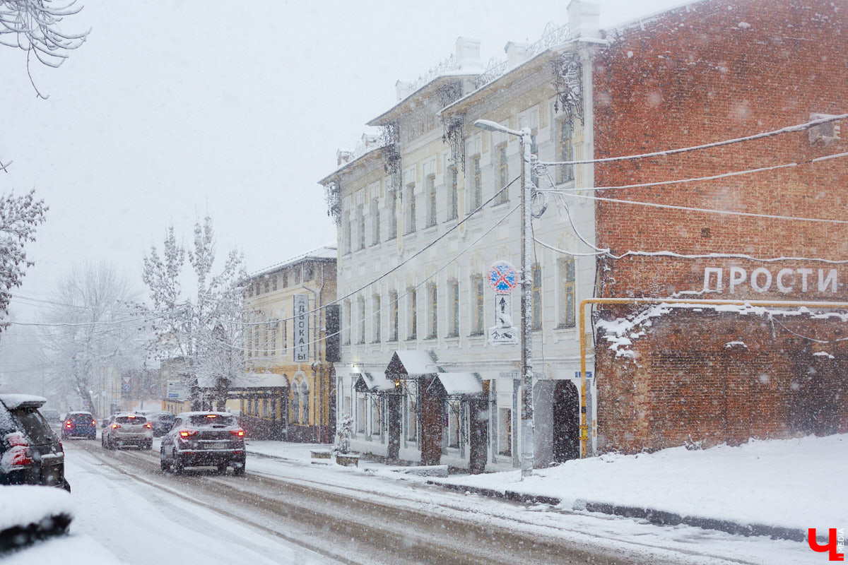 Если прогуливаться по центру Владимира, то на старых зданиях можно увидеть таблички с упоминаниями: «Дом купца Философова». Так кем же были эти губернские дельцы, коих, оказывается, целая чета, и как они повлияли на историю нашего города? По местам Философовых экскурсию провела Татьяна Быкова.