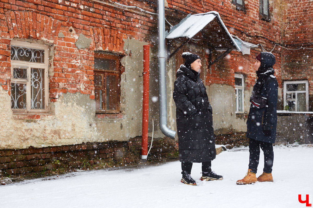 Если прогуливаться по центру Владимира, то на старых зданиях можно увидеть таблички с упоминаниями: «Дом купца Философова». Так кем же были эти губернские дельцы, коих, оказывается, целая чета, и как они повлияли на историю нашего города? По местам Философовых экскурсию провела Татьяна Быкова.