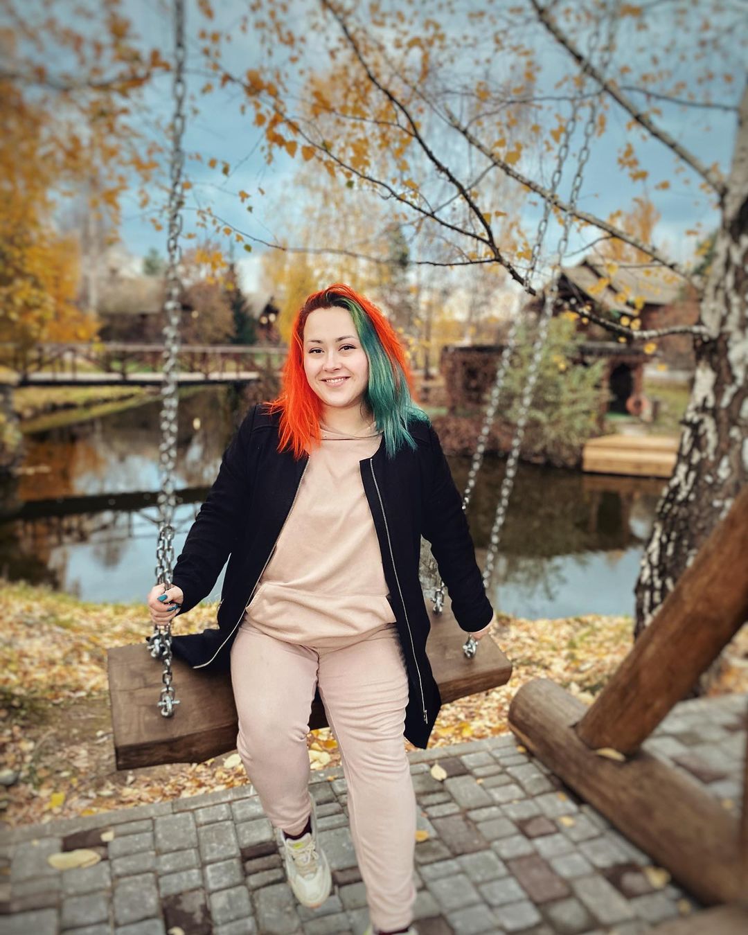 Екатерина Казакова — адепт тяжелой музыки, работающий в караоке стейк-хауса «Сохо» и кайфующий от этого процесса. Что поют посетители ресторанов и как они это делают? Ответы в материале.