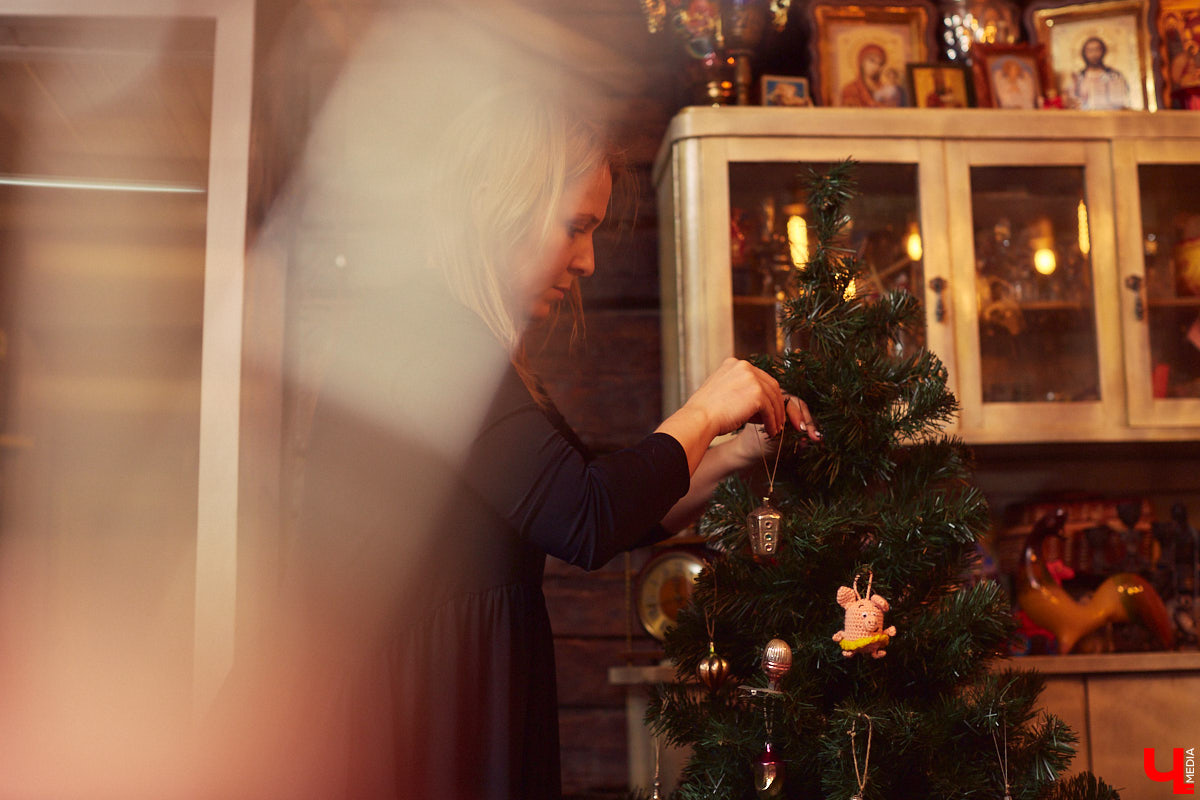 Ольга Калюжная любит собирать антикварные вещи. Недавно она купила дом, на чердаке которого, к своему удивлению, обнаружила целый чемодан сокровищ советского времени!