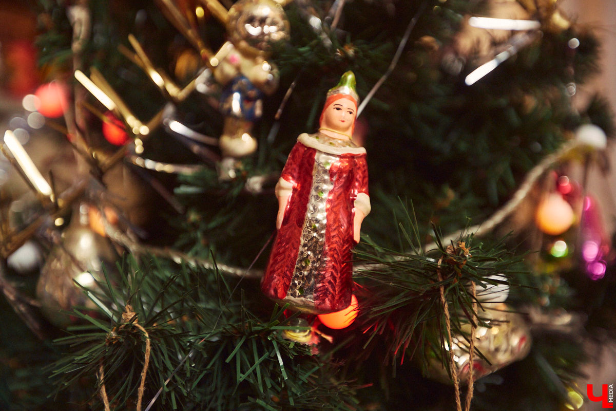 Ольга Калюжная любит собирать антикварные вещи. Недавно она купила дом, на чердаке которого, к своему удивлению, обнаружила целый чемодан сокровищ советского времени!