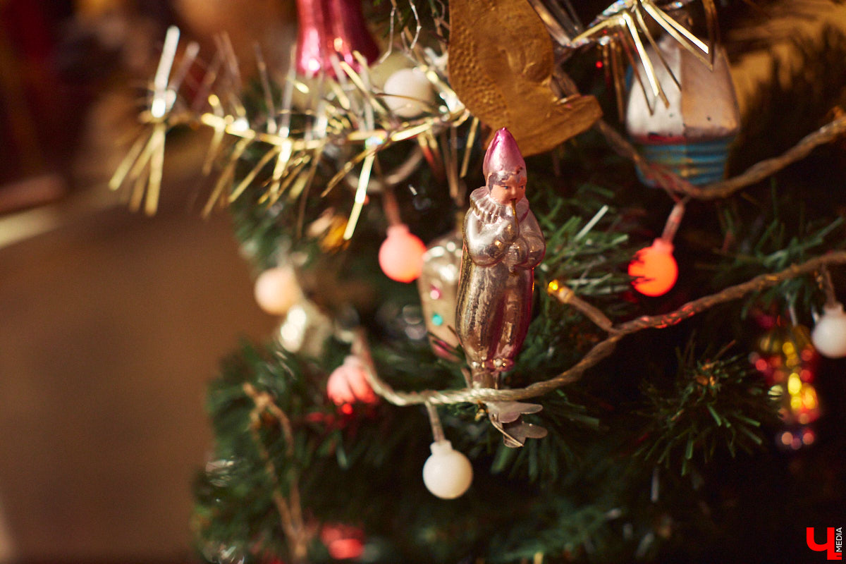 Ольга Калюжная любит собирать антикварные вещи. Недавно она купила дом, на чердаке которого, к своему удивлению, обнаружила целый чемодан сокровищ советского времени!