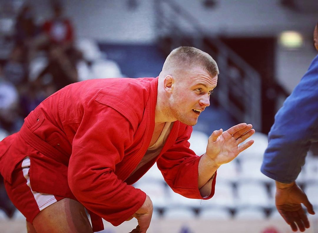 Владимирец Антон Коновалов занял второе место на чемпионате мира по самбо, который проходил в Ташкенте. О том, как это было и с какими трудностями пришлось столкнуться мужественному спортсмену, он лично поведал нашему изданию.