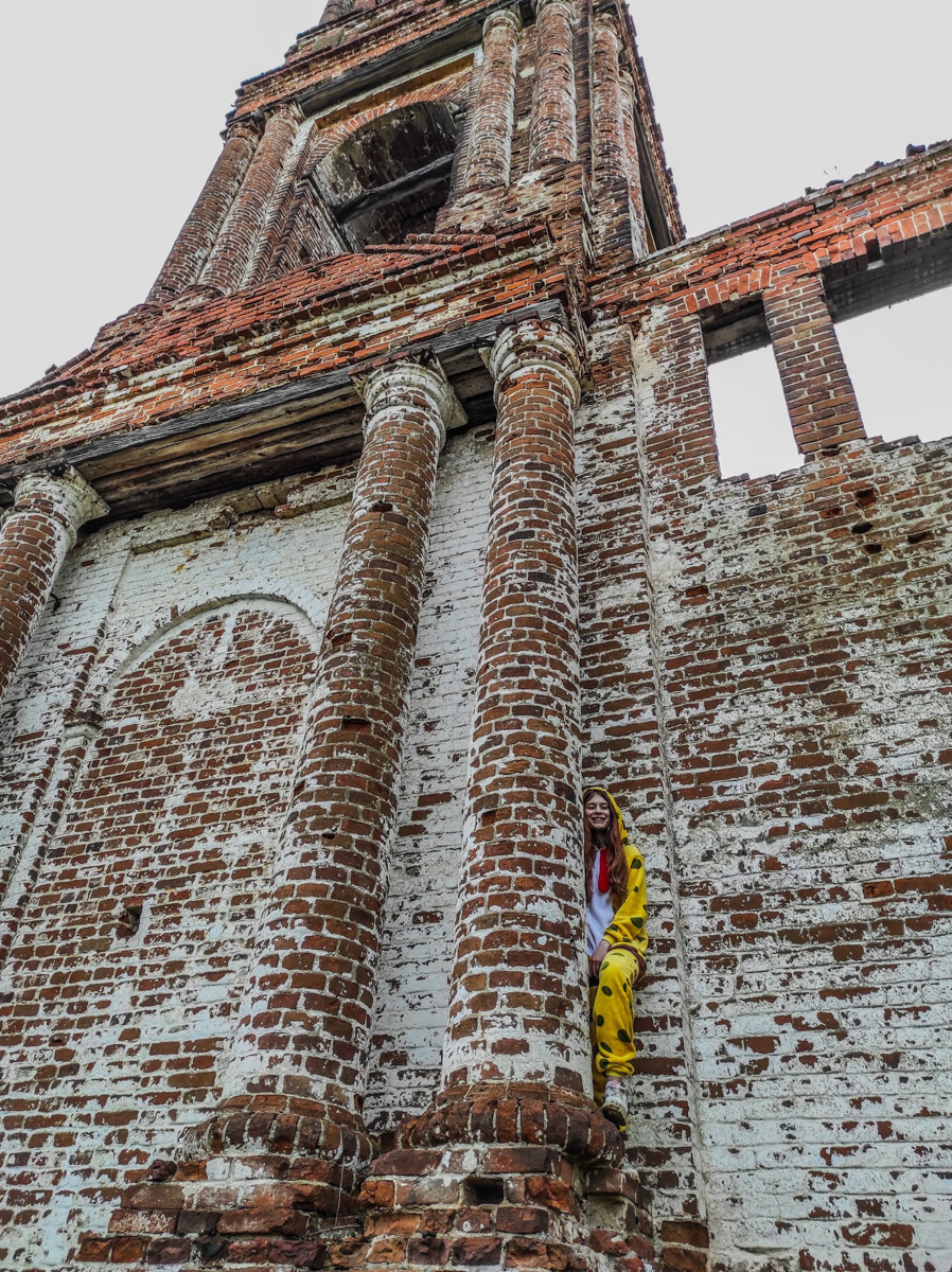 В 3 км от Юрьев-Польского стоит деревня Ненашевка. Слышали о такой? Возможно, нет. Но о событиях, которые помнит эта земля, пишут летописи и учебники истории. Фоторепортаж путешественницы Ольги Кот поможет нам познакомиться с данным местом и освежить память об эпичной битве, а еще узнать о монументальной заброшке.