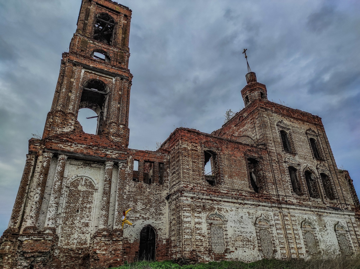В 3 км от Юрьев-Польского стоит деревня Ненашевка. Слышали о такой? Возможно, нет. Но о событиях, которые помнит эта земля, пишут летописи и учебники истории. Фоторепортаж путешественницы Ольги Кот поможет нам познакомиться с данным местом и освежить память об эпичной битве, а еще узнать о монументальной заброшке.
