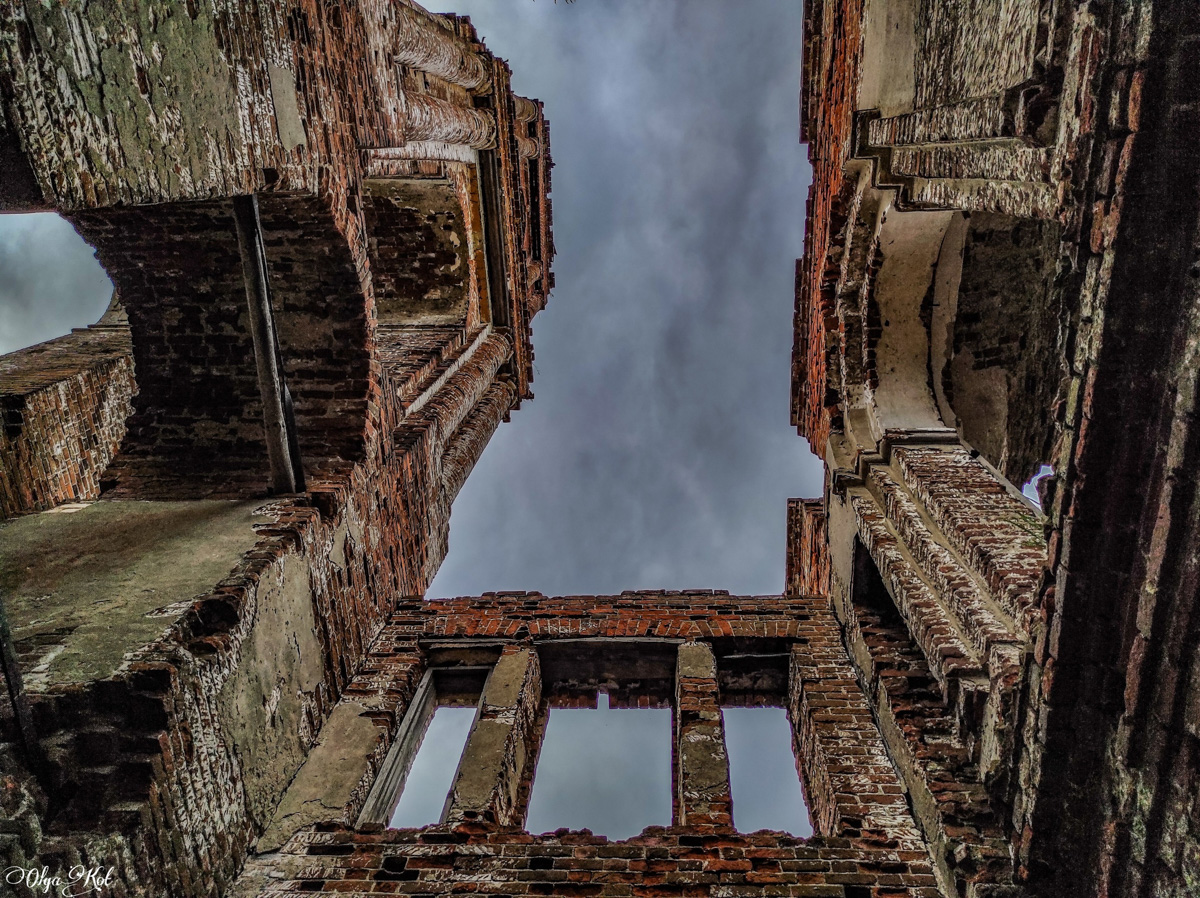 В 3 км от Юрьев-Польского стоит деревня Ненашевка. Слышали о такой? Возможно, нет. Но о событиях, которые помнит эта земля, пишут летописи и учебники истории. Фоторепортаж путешественницы Ольги Кот поможет нам познакомиться с данным местом и освежить память об эпичной битве, а еще узнать о монументальной заброшке.