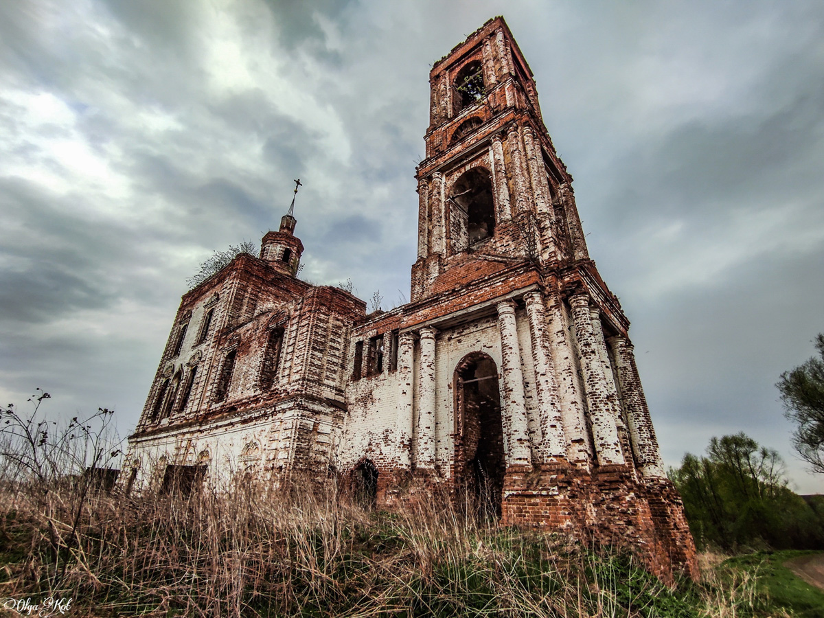 В 3 км от Юрьев-Польского стоит деревня Ненашевка. Слышали о такой? Возможно, нет. Но о событиях, которые помнит эта земля, пишут летописи и учебники истории. Фоторепортаж путешественницы Ольги Кот поможет нам познакомиться с данным местом и освежить память об эпичной битве, а еще узнать о монументальной заброшке.