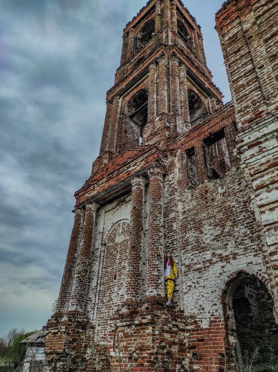 В 3 км от Юрьев-Польского стоит деревня Ненашевка. Слышали о такой? Возможно, нет. Но о событиях, которые помнит эта земля, пишут летописи и учебники истории. Фоторепортаж путешественницы Ольги Кот поможет нам познакомиться с данным местом и освежить память об эпичной битве, а еще узнать о монументальной заброшке.