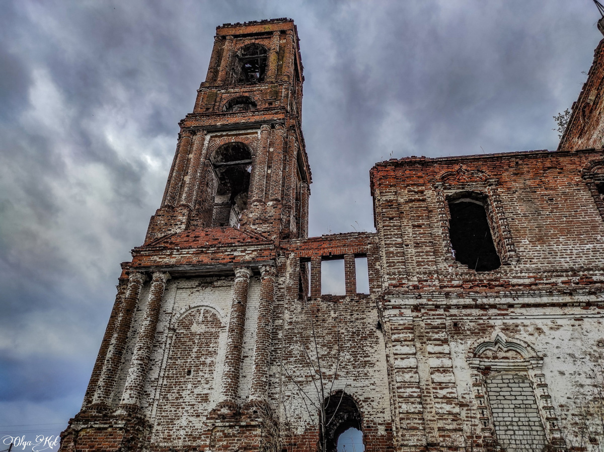 В 3 км от Юрьев-Польского стоит деревня Ненашевка. Слышали о такой? Возможно, нет. Но о событиях, которые помнит эта земля, пишут летописи и учебники истории. Фоторепортаж путешественницы Ольги Кот поможет нам познакомиться с данным местом и освежить память об эпичной битве, а еще узнать о монументальной заброшке.