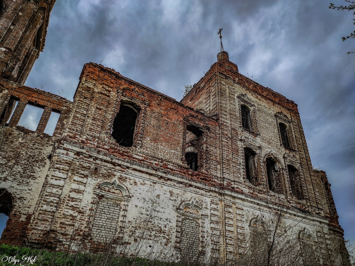 В 3 км от Юрьев-Польского стоит деревня Ненашевка. Слышали о такой? Возможно, нет. Но о событиях, которые помнит эта земля, пишут летописи и учебники истории. Фоторепортаж путешественницы Ольги Кот поможет нам познакомиться с данным местом и освежить память об эпичной битве, а еще узнать о монументальной заброшке.