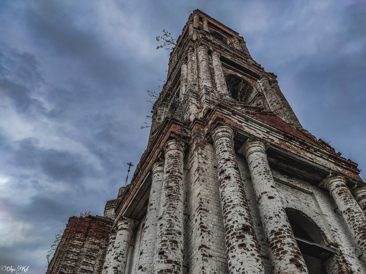 В 3 км от Юрьев-Польского стоит деревня Ненашевка. Слышали о такой? Возможно, нет. Но о событиях, которые помнит эта земля, пишут летописи и учебники истории. Фоторепортаж путешественницы Ольги Кот поможет нам познакомиться с данным местом и освежить память об эпичной битве, а еще узнать о монументальной заброшке.