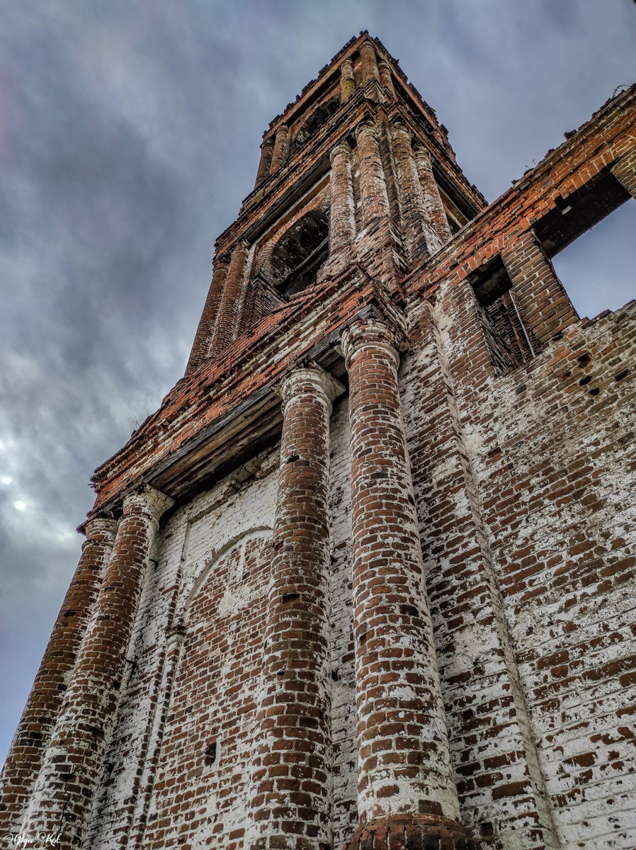 В 3 км от Юрьев-Польского стоит деревня Ненашевка. Слышали о такой? Возможно, нет. Но о событиях, которые помнит эта земля, пишут летописи и учебники истории. Фоторепортаж путешественницы Ольги Кот поможет нам познакомиться с данным местом и освежить память об эпичной битве, а еще узнать о монументальной заброшке.
