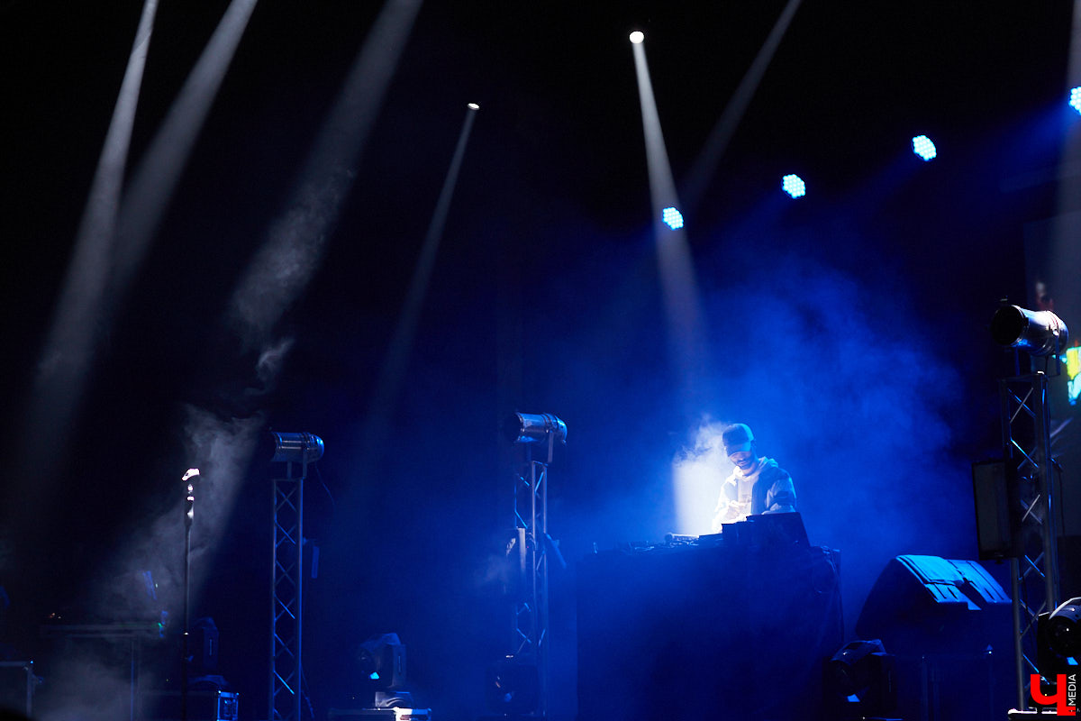 Приезд к нам в город Mary Gu вызвал небывалый ажиотаж: ее здесь ждали. Особенно в такое непростое время, когда проведение каждого концерта – под вопросом. Веря в лучшее, поклонники творчества певицы активно скупали билеты и делились своими ожиданиями от выступления в соцсетях.