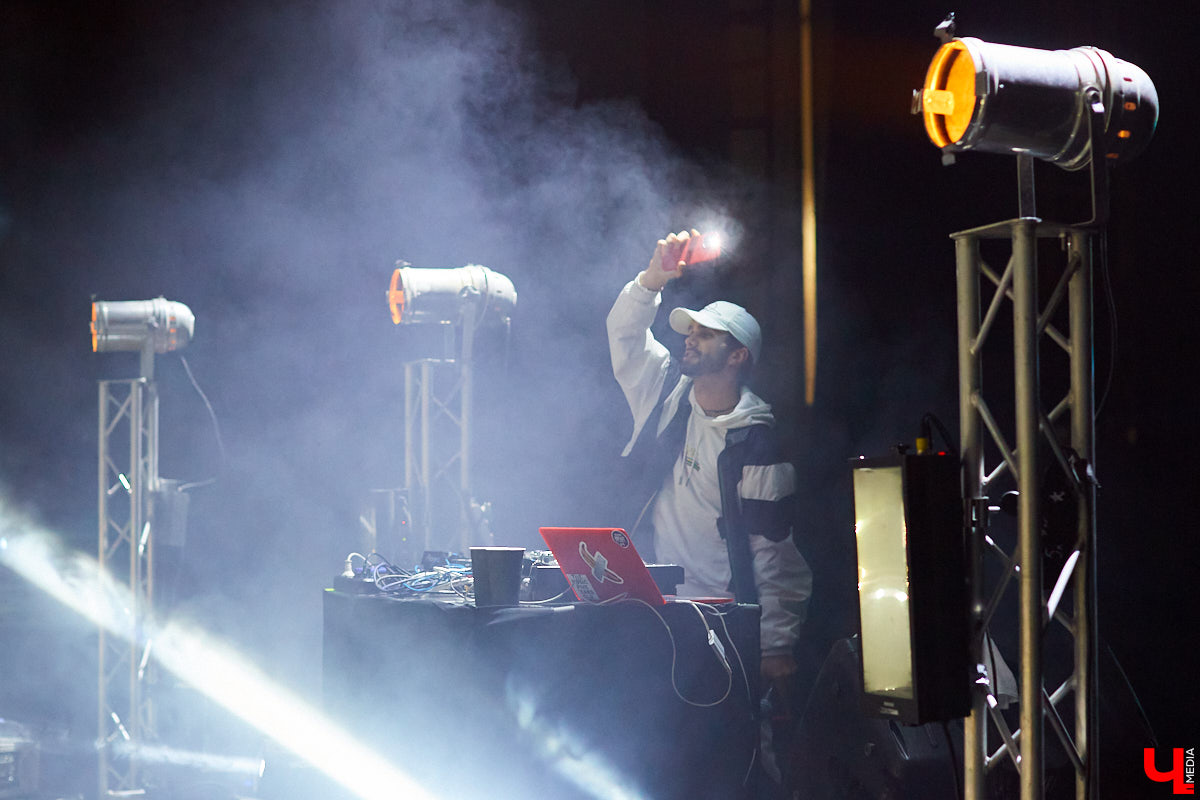 Приезд к нам в город Mary Gu вызвал небывалый ажиотаж: ее здесь ждали. Особенно в такое непростое время, когда проведение каждого концерта – под вопросом. Веря в лучшее, поклонники творчества певицы активно скупали билеты и делились своими ожиданиями от выступления в соцсетях.