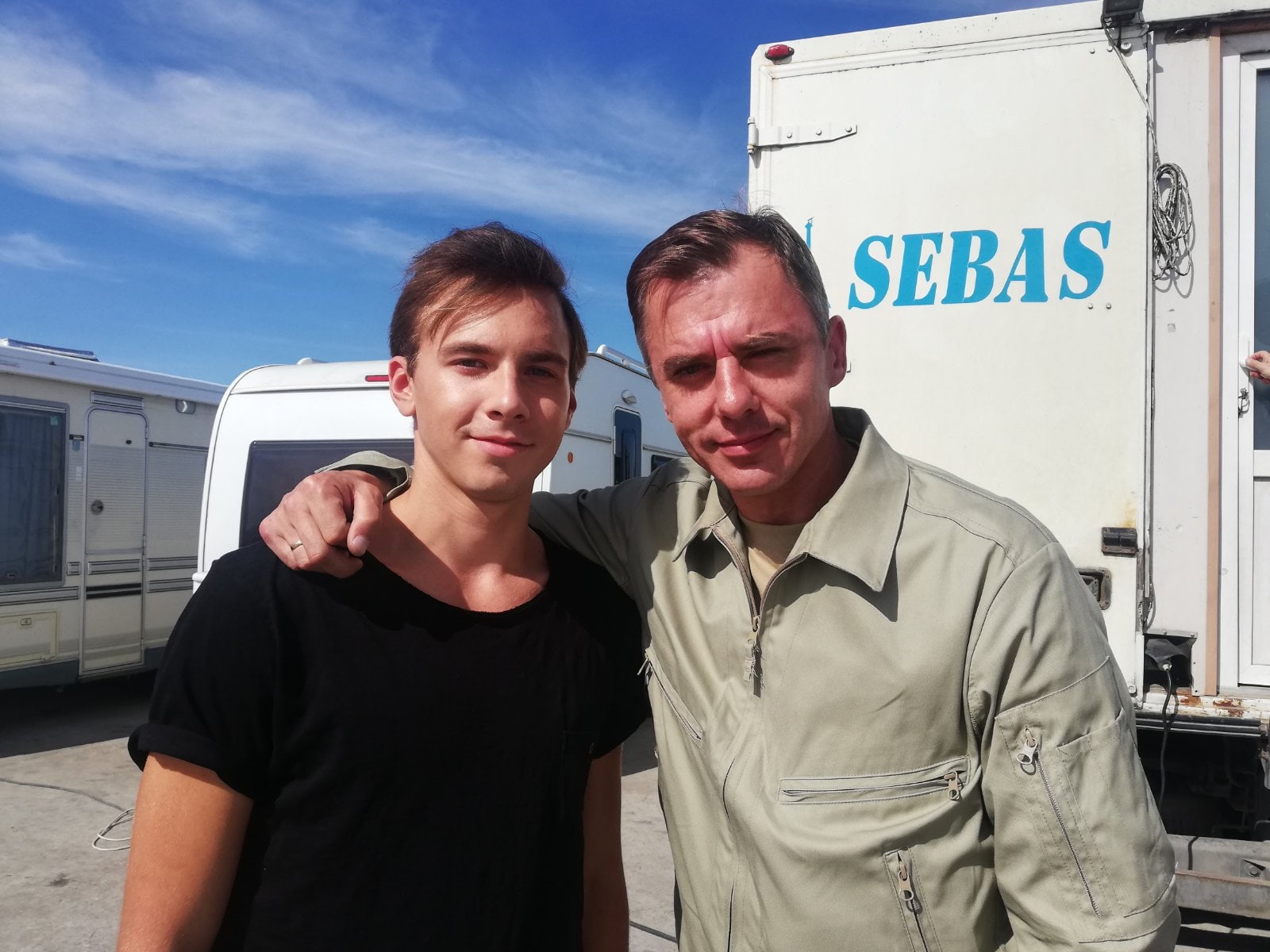 В ноябре в прокат вышел российский фильм «Небо», основанный на реальных событиях. Одну из главных ролей в нем сыграл 22-летний актер из Гусь-Хрустального Виталий Омельченко. Для него это была первая работа в кино, где случился и первый романтический эпизод.